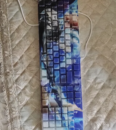 定制的李白鸣剑.曳影,青轴键盘,去年11月...