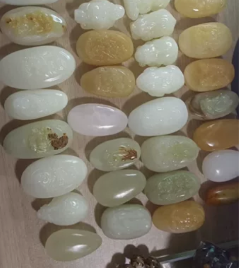 新疆和田玉，山料、天山料，且末料，黄口料手...