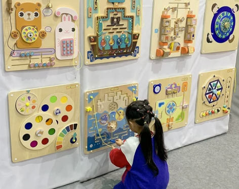 幼儿园游戏 儿童游戏益智墙面玩具早教墙壁上...