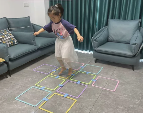 幼儿园儿童跳房子圈圈感统训练器材家用格子游...