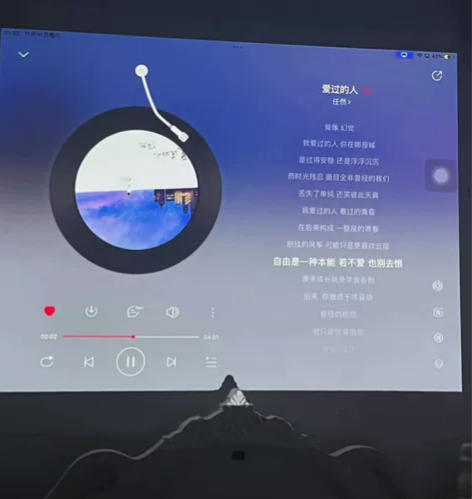 转卖原价3999元索尼旗下的家用投影仪家用...