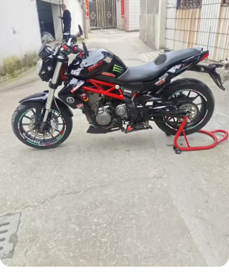 贝纳利黄龙双缸300水冷电喷，改装件就花了...