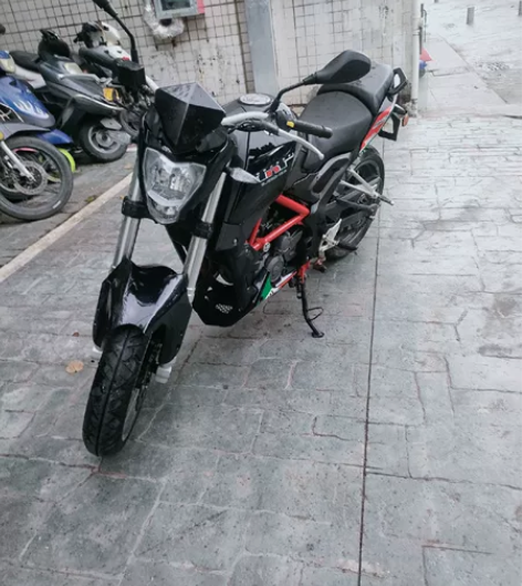 出贝纳利BJ250一辆，17年1月上牌，跑...