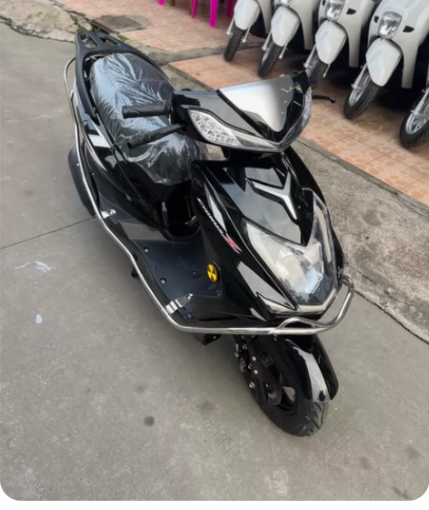 一款125c讯鹰踏板摩托车全新，一款羽钻摩...