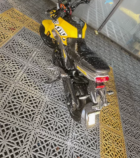 春风狒狒ST摩托车，骑车从来没摔过，差不多...