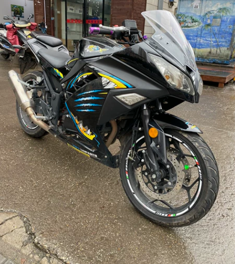 低价出小忍者摩托车跑车，国四电喷车。 感兴...