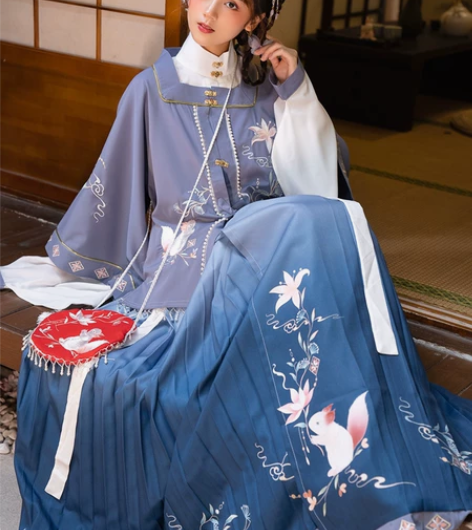 明制方领三件套s码，常规款不加绒，十成新没...