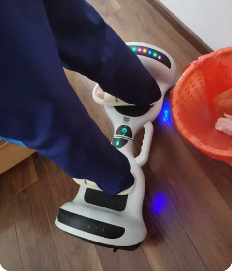 领奥平衡车，淘宝旗舰店买的，小孩现在不喜欢...