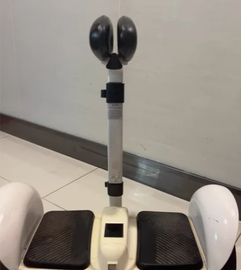 领奥平衡车。几乎全新。可以讲价,送一个手摇...