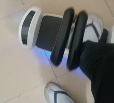 平衡车摇控,手机控,蓝牙搞,一切正常,一百...