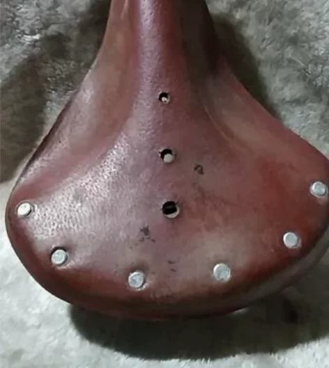 老自行车座子 皮面挺好 铁件翻新过...