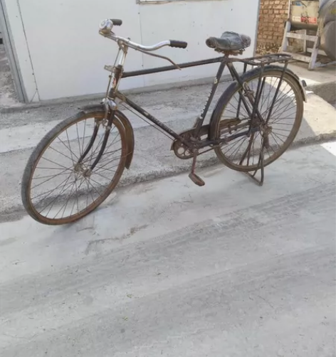 28永久自行车，品相一般，不包邮。 感兴趣...