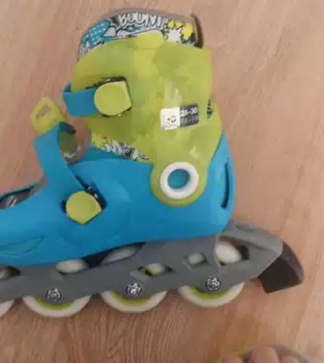 迪卡侬 儿童 轮滑鞋 28—30码 只穿过...