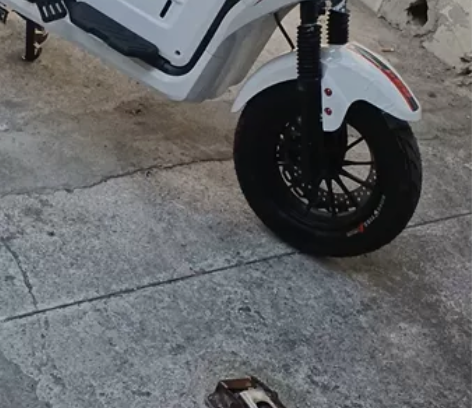 出售一台二手高配版009电动车，这个月初才...