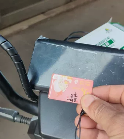 济源全新阿米尼电动车，本月刚买的，赔几百元...