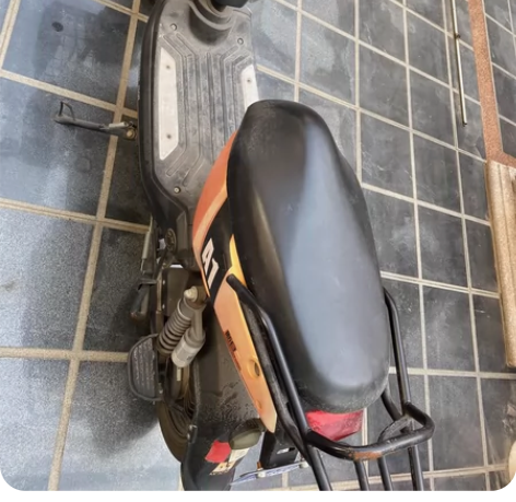 新日电摩，电动车，有点小瑕疵，骑了三年，有...