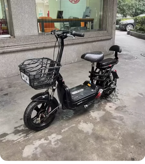 个人转让爱玛小电动车，九五新，如图。想低价...