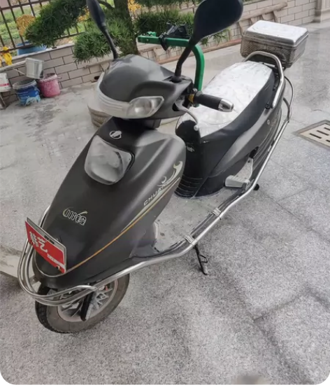 有6个电瓶，8成新，装的是三轮车的控制器，...