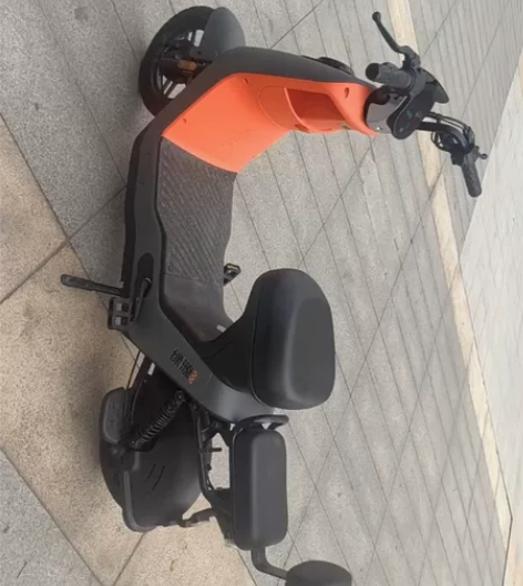 2月底买的，绿源liva6带后座，幻彩深灰...