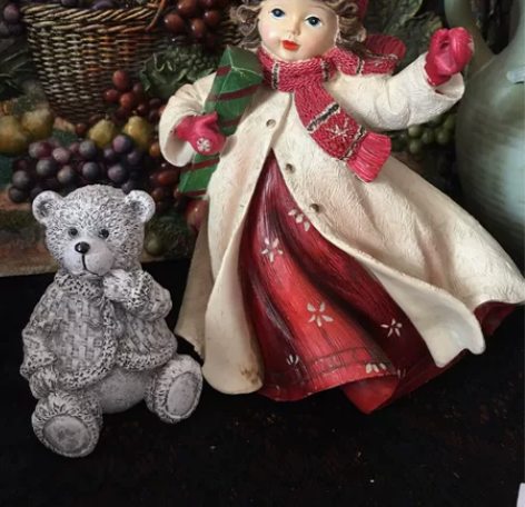 孤品树脂摆件 拿圣诞礼物的小女孩小熊一组出...