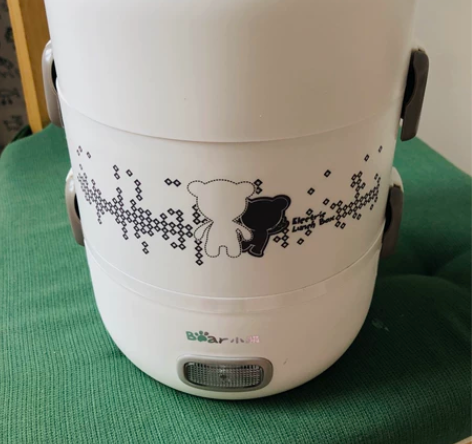 小熊电热饭盒，全新，可热饭，煮米饭等。需要...