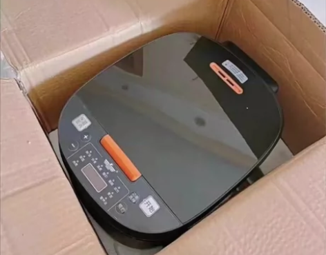 全新包邮 ，电饭煲，搬家朋友送的，全新闲置...