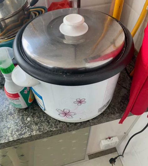 电饭锅 用了半年 感兴趣的话点“我想要”和...