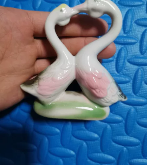 瓷器摆件大鹅一对 整体高约十厘米品如图七八...