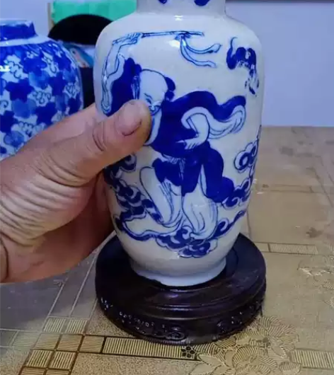 道光哥釉清花堆白棒槌瓶 器行优美发色画工一...