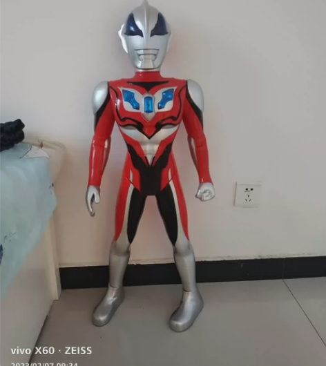 带音乐1米高的奥特曼，快来盘它，因为搬家没...