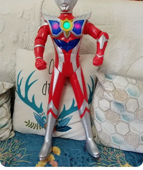 自用电池款奥特曼，会说话，带音乐，带闪光，...