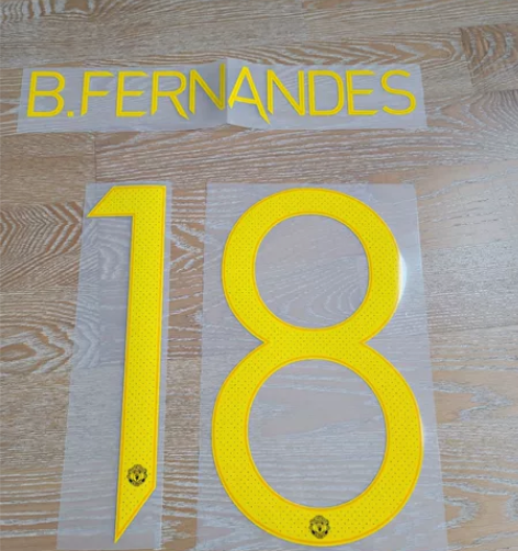 曼联2122 b费 二客杯赛印字。背胶如图...