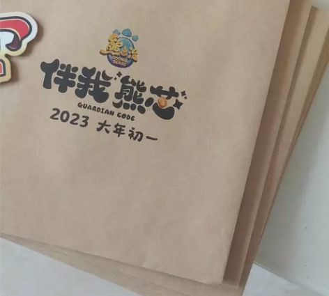 电影《熊出没:伴我熊芯》和《流浪地球2》正...