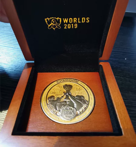 fpx夺冠纪念币礼盒全新 会送全新的fpx...