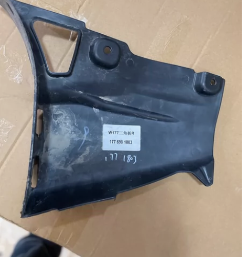 原厂奔驰A35L  w177三件角护板右边...