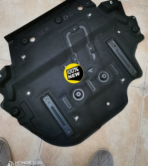 凯迪拉克22款XT5豪华版，原车发动机护板...