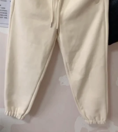 九成新，加绒卫裤米色休闲裤 感兴趣的话点“...