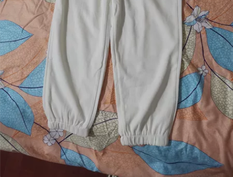 白色卫裤全新，是M码，不加绒，质感超级好 ...