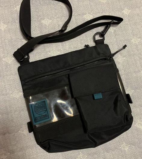 李宁运动斜挎包,黑色 感兴趣的话点“我想要...