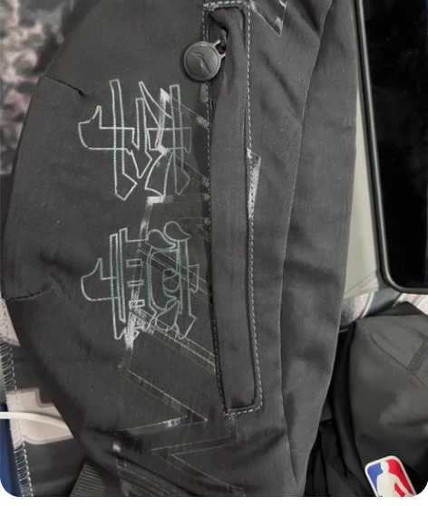 李宁斜挎包，实体店买的，当时急用直接买的，...