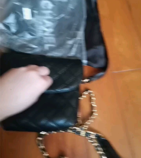 链条腰包+斜挎包全新,照片上就是这种背法,...