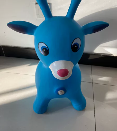 跳跳鹿  脖子那里本来带音乐，电池没有电了...