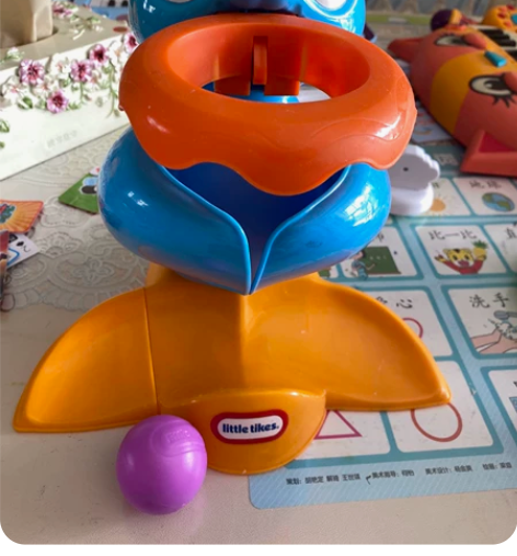 小泰克投球玩具，只剩一个球了[大哭]投入后...