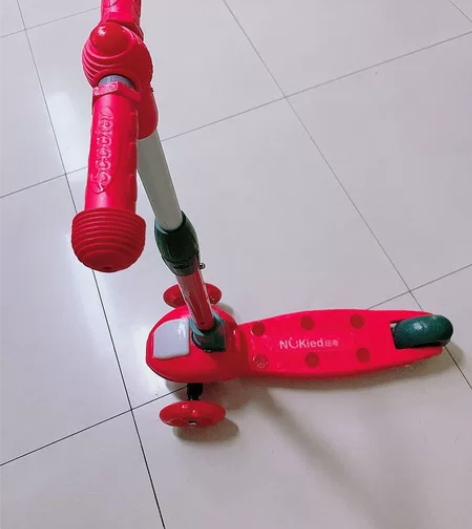 九成新纽奇滑板车 感兴趣的话点“我想要”和...