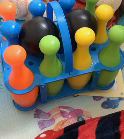 儿童保龄球保存的很好 每次玩儿完都用消毒片...