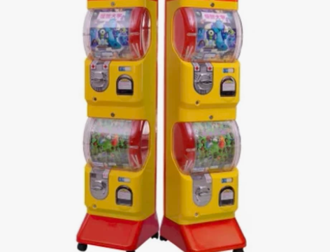 出售两个扭蛋机 图片上是四个扭蛋机 550...