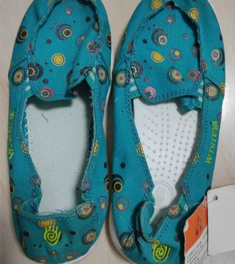 宝宝的帆布鞋，全新，内长20.5，纯手工测...