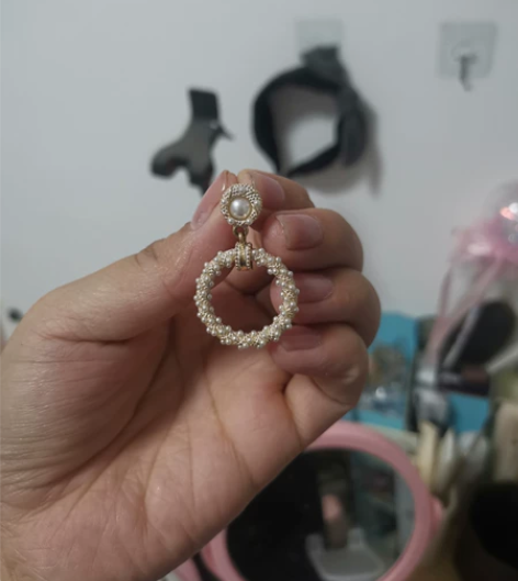 总共3对耳环，和一个皮筋收纳的白鹿 拍下就...