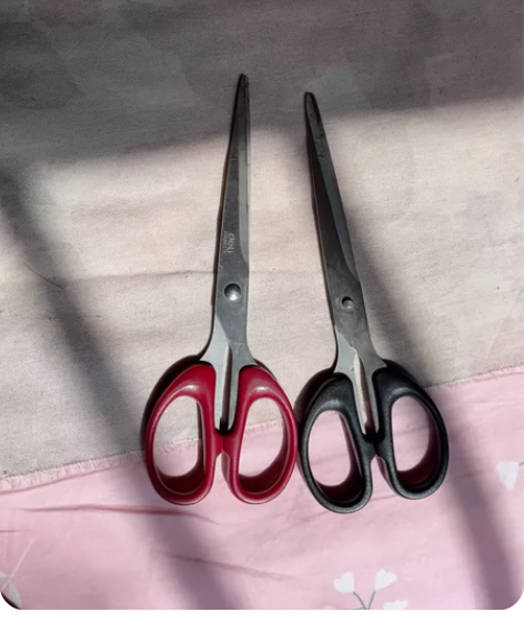 得力办公剪刀2把 感兴趣的话点“我想要”和...