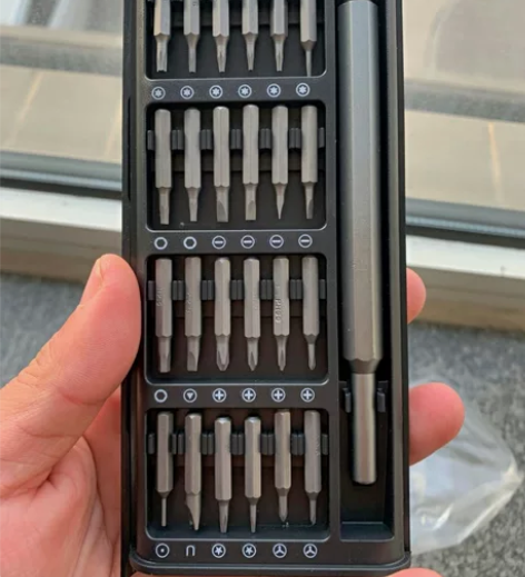 朋友送的，全新小米款25件套多功能螺丝刀1...